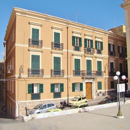 Апартаменти Residenze Palazzo Pes Кальярі Номер фото