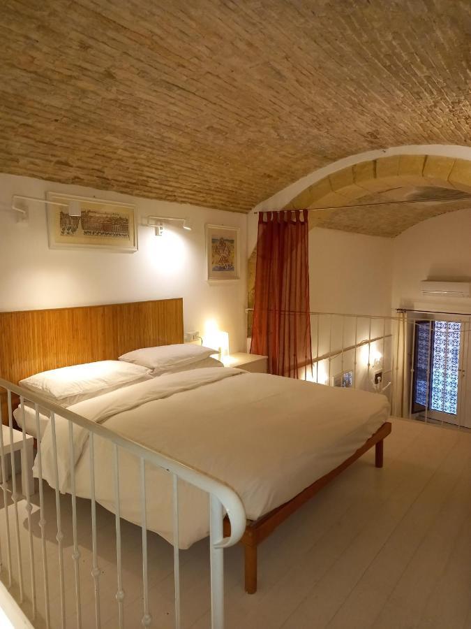 Апартаменти Residenze Palazzo Pes Кальярі Екстер'єр фото