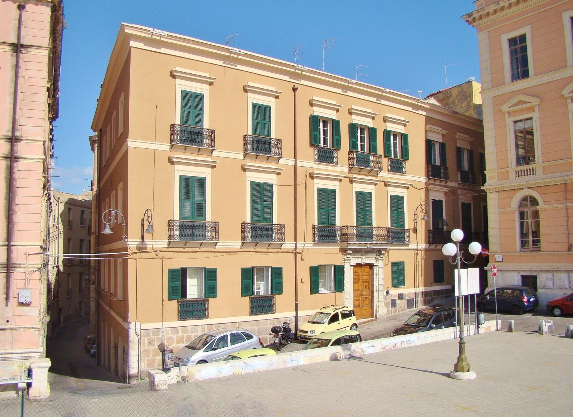 Апартаменти Residenze Palazzo Pes Кальярі Номер фото