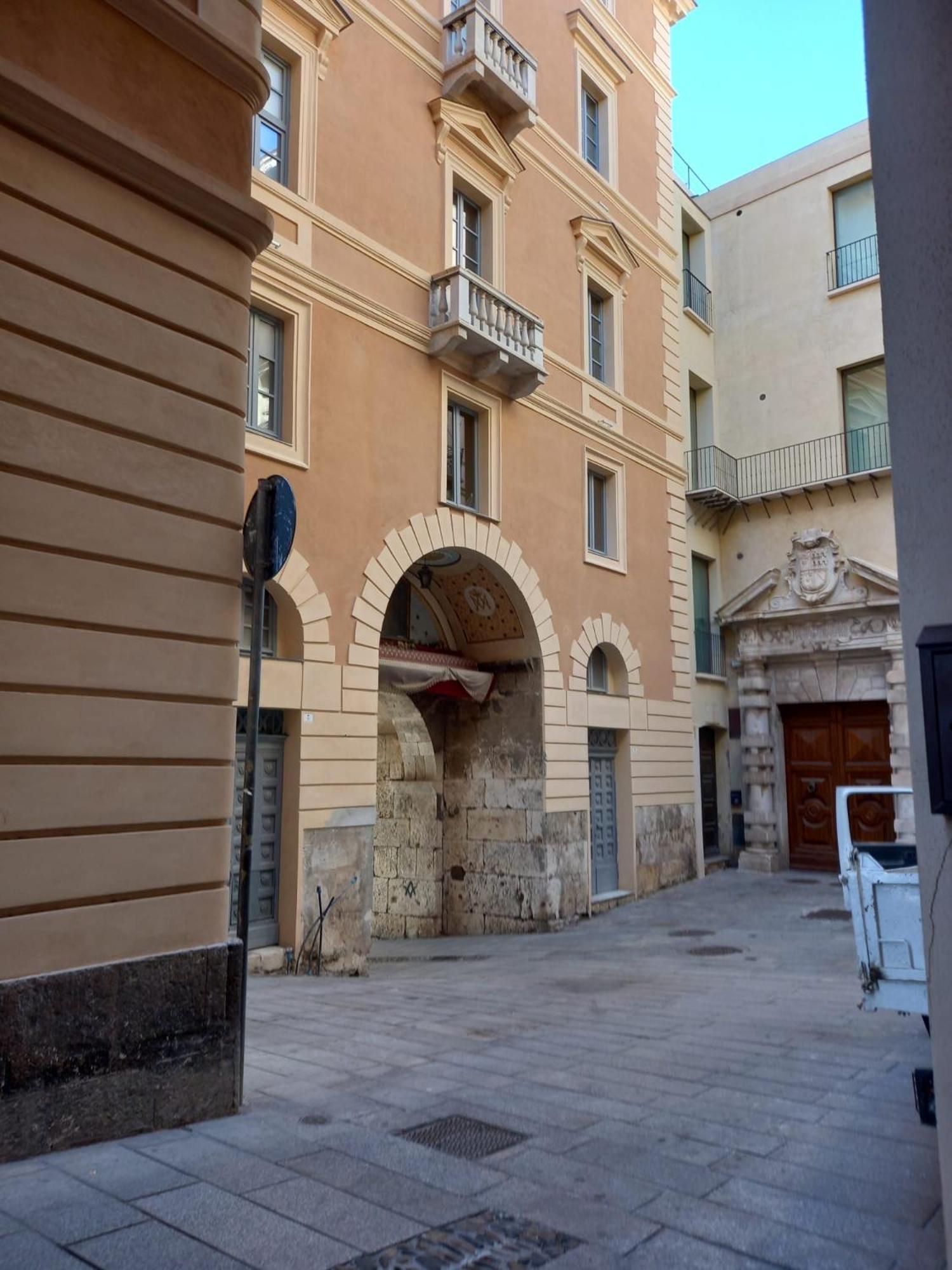 Апартаменти Residenze Palazzo Pes Кальярі Екстер'єр фото